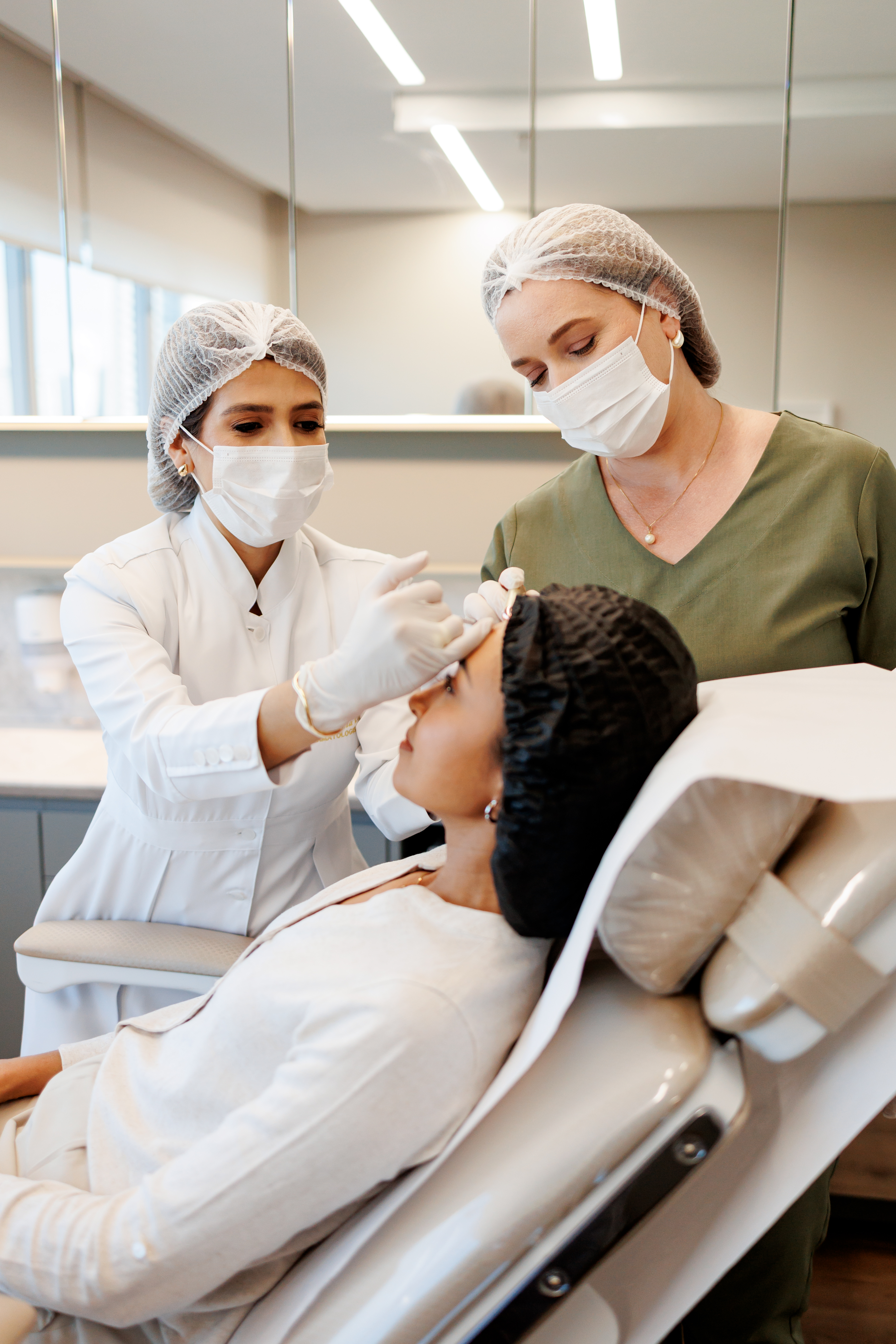 Dra. Ludmila em procedimento